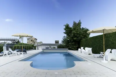 Image de Maison de vacances \"Maison tropicale\" avec vue sur la mer, piscine privée et Wi-Fi.