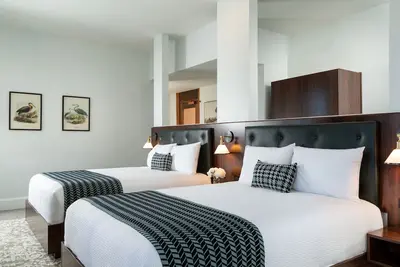 Image de Corner Room w/Gorgeous City Views Free Wifi, Close to Restaurants, Shops & More!