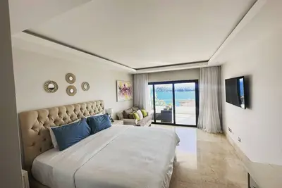 Image de Beautiful 2 bedroom 3 bed condominium with big balcony