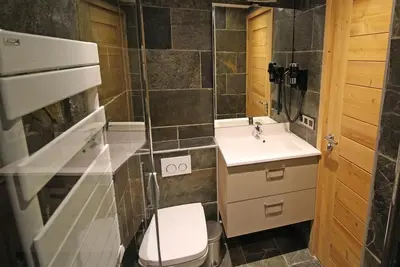 Image de Wifi, au pied des commerces, 2ème étage, balcon, parking, télévision, 95m²