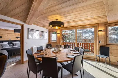 Image de Wifi, au pied des commerces, 3ème étage, balcon, cheminée ou poêle à bois, parking, télévision