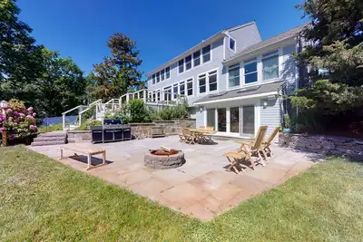 Image de New-Hot Tub Bayfront home with boat house, sauna, fast WiFi, & washer\/dryer