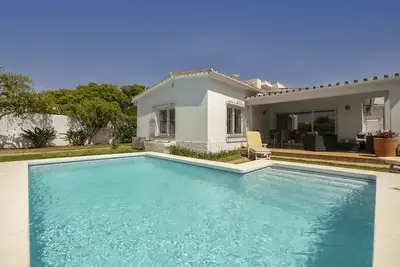 Image de Stunning Spanish 3 bed villa, 2 minutes from the beach!