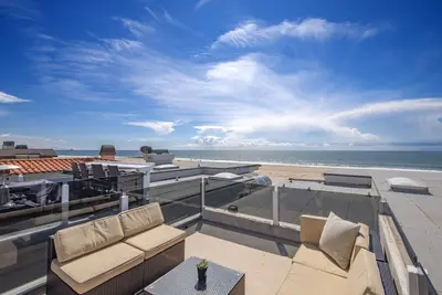 Image de 2 Story Oceanfront / Patio & Ocean Views on 59th St.