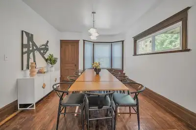 Image de Pet Friendly 5br Home near Downtown Detroit by RedAwning