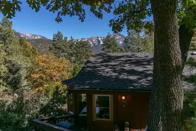 Image de Charming Hot Tub Cabin