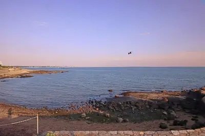 Image de Sea Salt Air Changes Everything - ⭐️Stroll to Private Association Beach⭐️