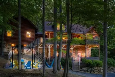 Image de Family Getaway|Mystic Glow Jungle|KidsSafari|HotTub|Pets|Firepit|Luxe Amenities