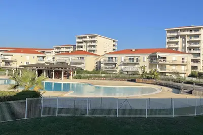 Image de Appartement T2 46m2 avec terrasse de 12m2 face à la superbe piscine du domaine