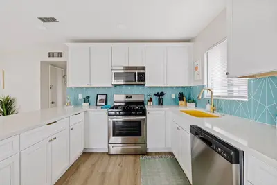 Image de Hot Tub | Outdoor Fun | Near Uptown (36)