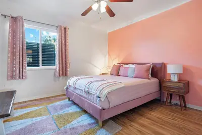 Image de Pink Flamingo Casa | Pac-Man | Near Biltmore (40)