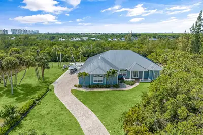 Image de Waterfront home/ steps to the beach/ private dock/ heated pool/spa