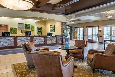 Image de Tee Time or Pool Time - enjoy golf; then relax poolside for a weekend getaway!