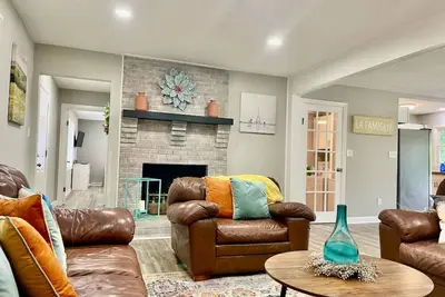 Image de Four Farms · Specious 3 bedroom home with vibrant outdoor