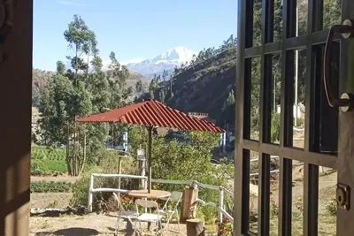 Image de cozy room surrounded by nature and mountains