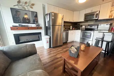 Image de Ski In/Out - 2 Queen Bedrooms + 2 Bunk Beds - Perfect for families with kids