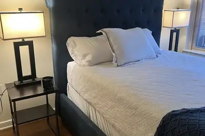 Image de 1 Bedroom + 1 Den in West End!