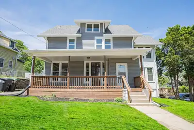 Image de Casa de Paz Ne • 3, 000sqft • 4bdrm • 2 Sunroom’s • 1 mile to Zoo