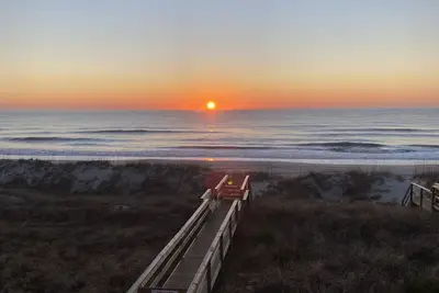 Image de Beautiful beachfront  townhome with sunrise views!