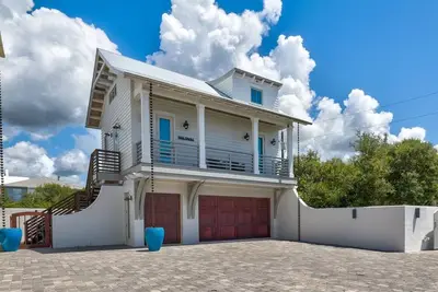 Image de Steps to the beach - 2 bikes - Stunniong carriage house `Casita Blanca`