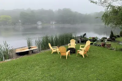 Image de Lake Front home, dock w/2 kayaks, firepit, grill, pedal boat. Lv2 Ev charger