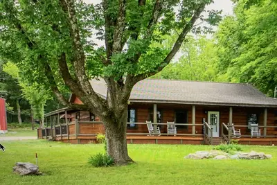 Image de Big and Cozy Cabin Near Nashville, on 4 acres with King Bed & Pool