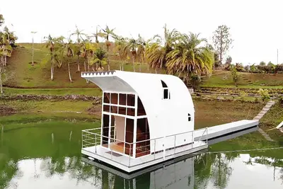 Image de Romantic houseboat in nature and enjoy the simplicity of this quiet accommodation