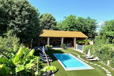 Villa d'architecte avec Piscine dans ancien domaine viticole à 10min de la plage