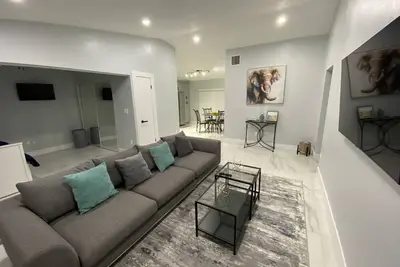 Image de Contemporary 3 bedroom Family Vacation home