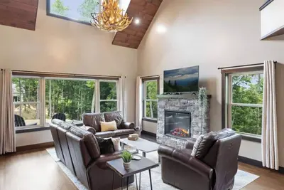 Image de Gorgeous 4br Cabin with Hot Tub!