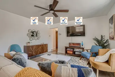 Image de Fully-stocked home w/full kitchen - 15-minutes to Denver and Boulder!