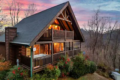 Image de Top Of The Hill- Cabin w/Breathtaking Views - Hot tub - Close to Town