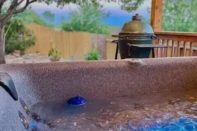 Image de 🌵 Stylish Hot Tub Oasis 🌵