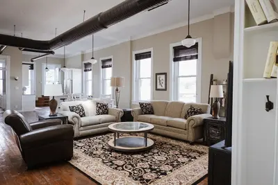 Image de The Nest - Huge Loft in Downtown Henderson