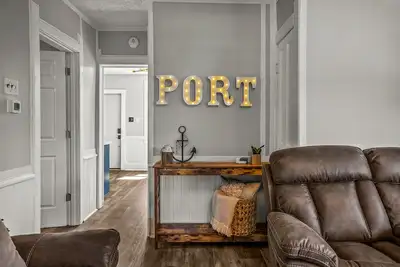 Image de ⭐️New | Beautifully Remodeled | Walk to the Lake ⚓️