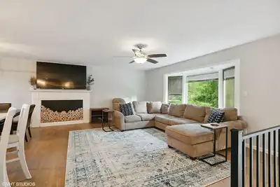 Image de Recently Updated 3 Bedroom House, Fire Pit, Hot Tub, Game Room