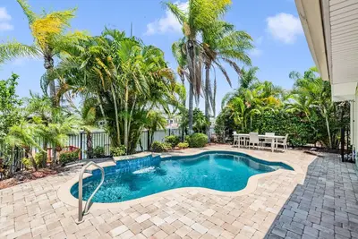 Image de Luxury waterfront home w/ pool- minutes from airport & downtown Tampa