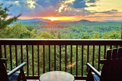 Image de Spacious Retreat~ Hot Tub~ Stunning Views~ Game Room