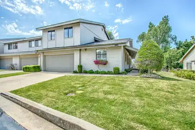 Image de The Brady Home by Lake Hefner