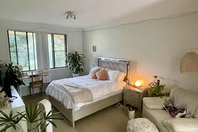 Image de Spacious 3-Bedroom apartment seconds to the beach