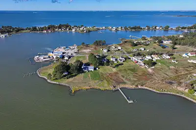 Image de Charming Waterfront Farmhouse 10 minutes from Blackwater Nwr - Pet Friendly
