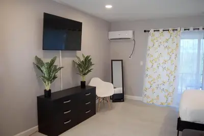 Luxurious Suite on w/ Pool in Freeport