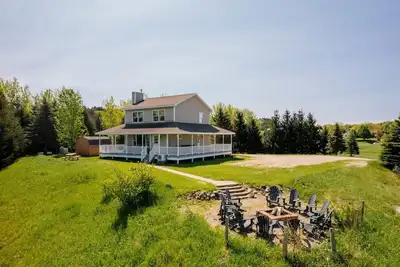 Image de Farmhouse Retreat*Great View*Hot Tub*Wineries