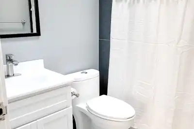 Image de Renovated Home w\/ King Bed & office space