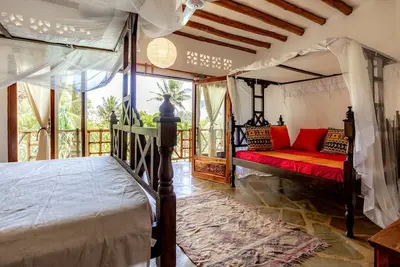 Image de Large Ensuite Room in Luxury Villa with Pool