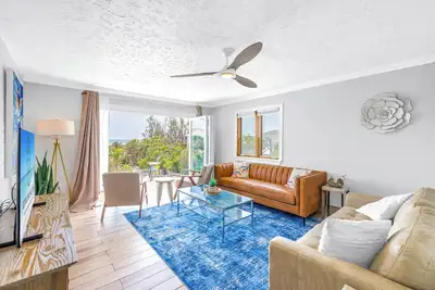 Image de Gertrude Siesta | Oceanview Penthouse, 12 Steps to Beach, 4min Trolley to Village, Free Gear!