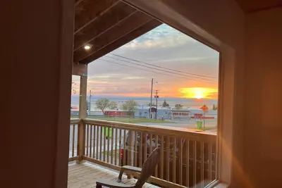 Image de Relaxing Paradise overlooking Lake Huron one block from Downtown
