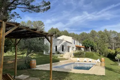 Image de Villa and swimming pool at the foot of Sainte-Victoire