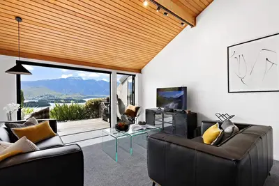 Image de Stunning Lake View Luxury Alpine Villa