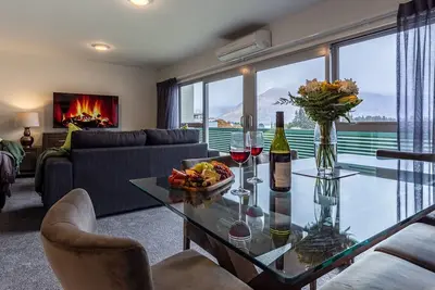 Image de Central City Apartment Free Parking Great Views